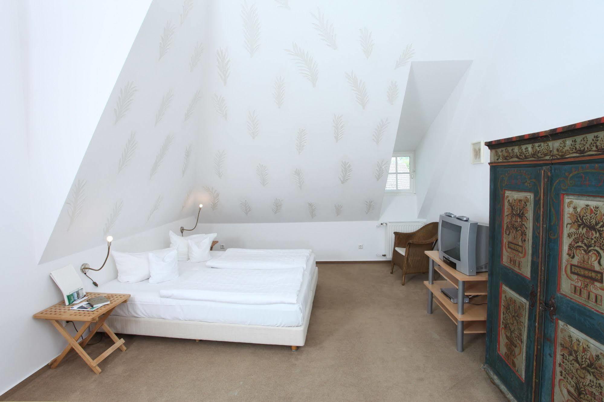 Hotel Artgenossen ลินด์ลาร์ ภายนอก รูปภาพ