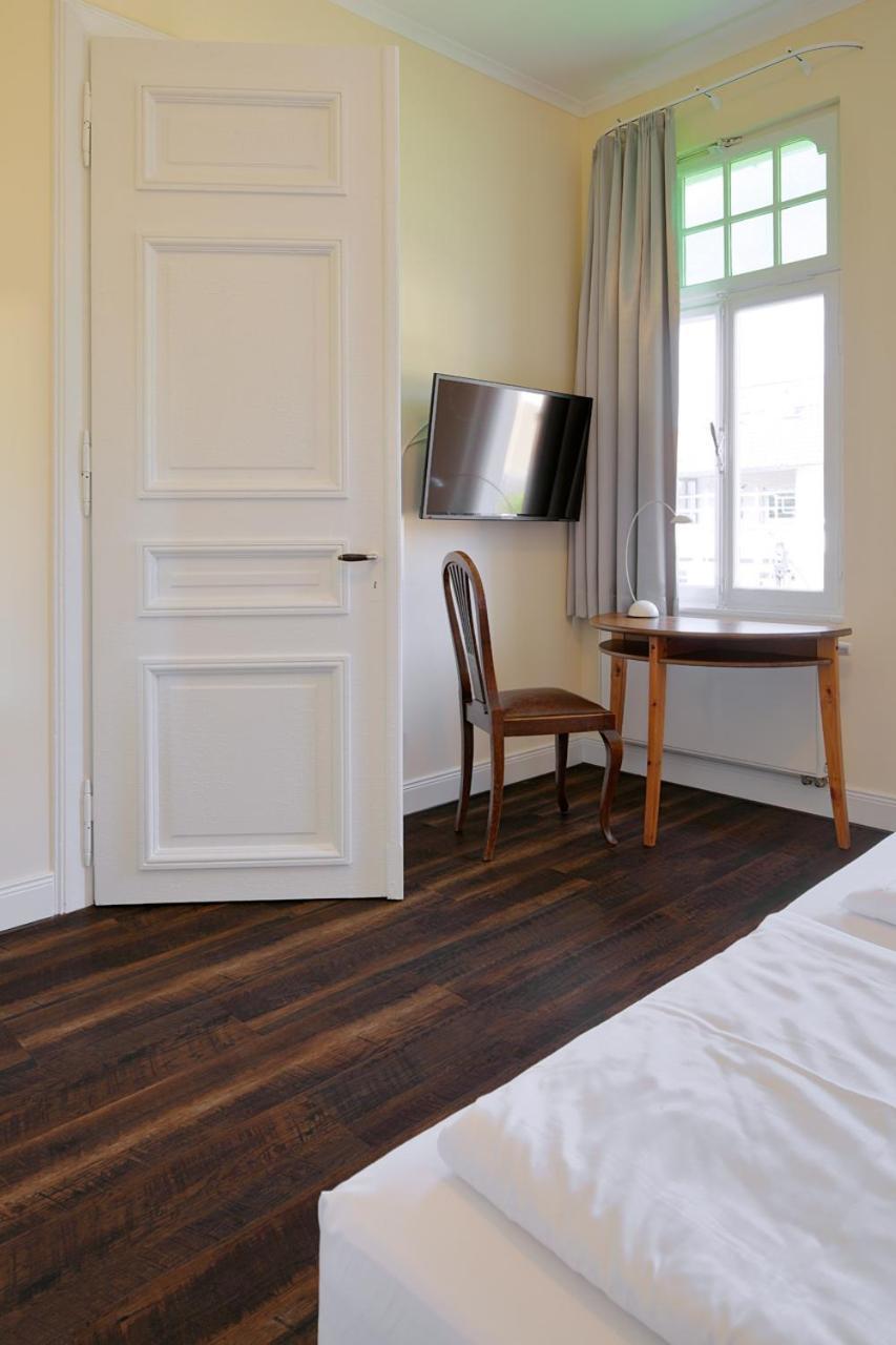 Hotel Artgenossen ลินด์ลาร์ ภายนอก รูปภาพ
